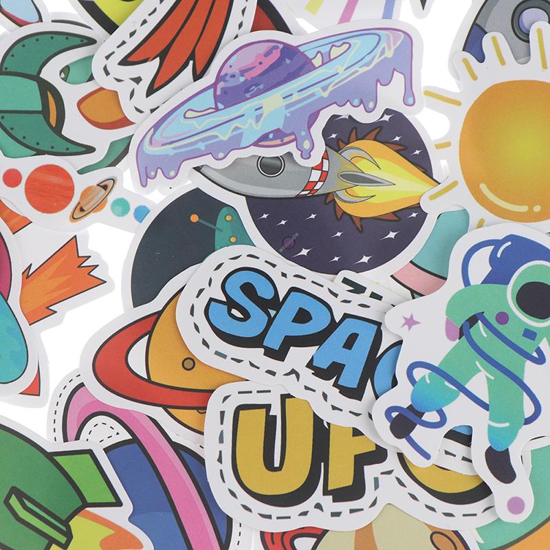 50 szt. Kreskówkowe naklejki z planetami kosmicznymi na laptopa, bagaż, gitarę, deskorolkę