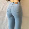 Jeans da donna a vita alta taglie forti, modello a matita, aderenti, che valorizzano i glutei, colore azzurro chiaro, modello casual lungo.
