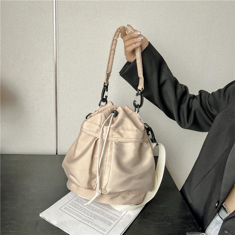 Large-capacity, Lightweight and Simple Hand-held Bucket Bag, Outdoor Travel Sporty Single-shoulder Bag, Fashionable Commuting Crossbody Women's Bag