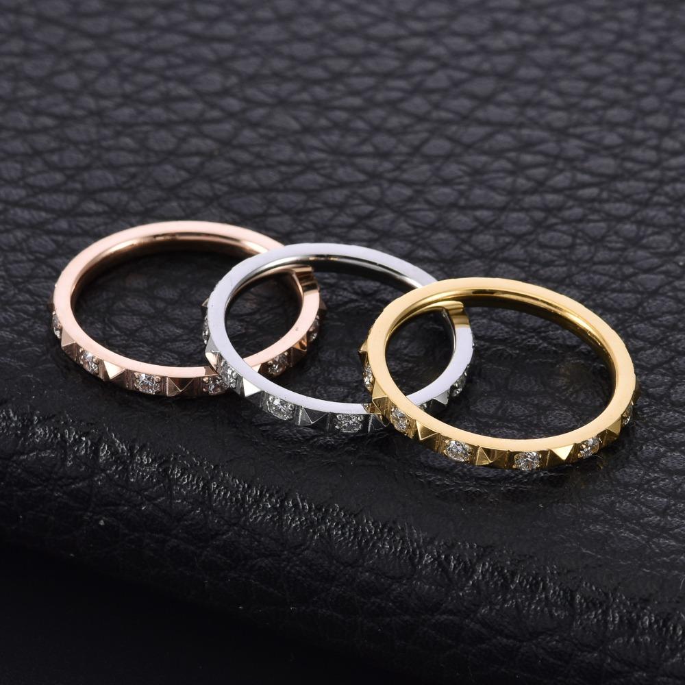 2mm Titanium Steel Pyramid Ring for Women with Diamond Halo 18K Gold Plated Jewelry