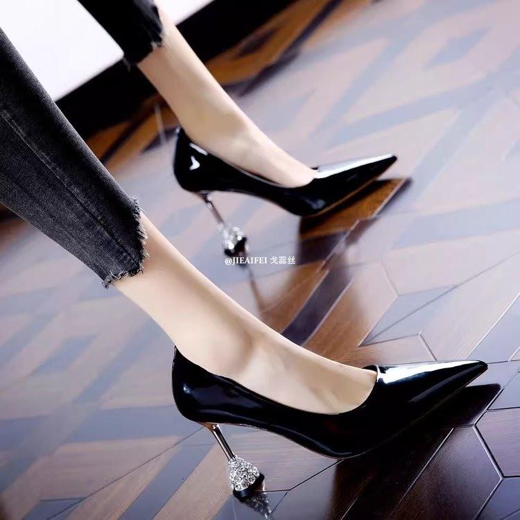 

Patent Leather High Heels Women s 2026 Autumn New Light Luxury Rhinestone Temperament Pointed Toe Shallow Single Shoes 40 чорний