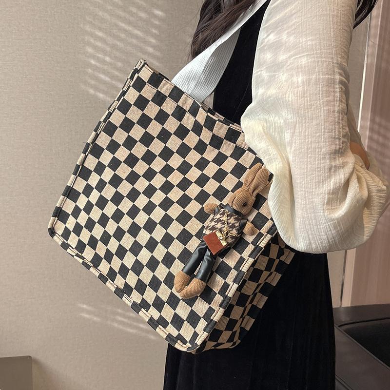 High-value Bag Large Capacity Chess Board Plaid Canvas Shoulder Bag Fashion Commuting Bag Student Class Handbag