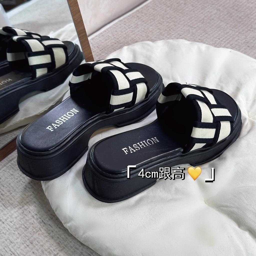 Temperament small fragrant wind flat bottom cool slippers women wear thick bottom outside in summer go out to the beach with skirt one-word slippers