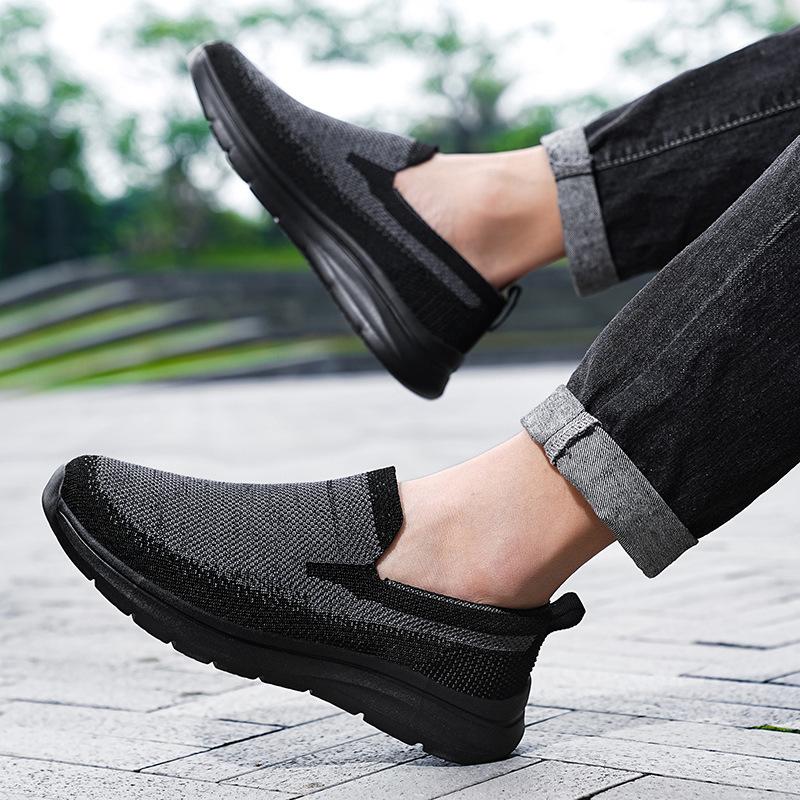 New Men's Round Head Color Matching Foot Sports Fly-woven Breathable Large-size Outdoor Mesh Men's Shoes