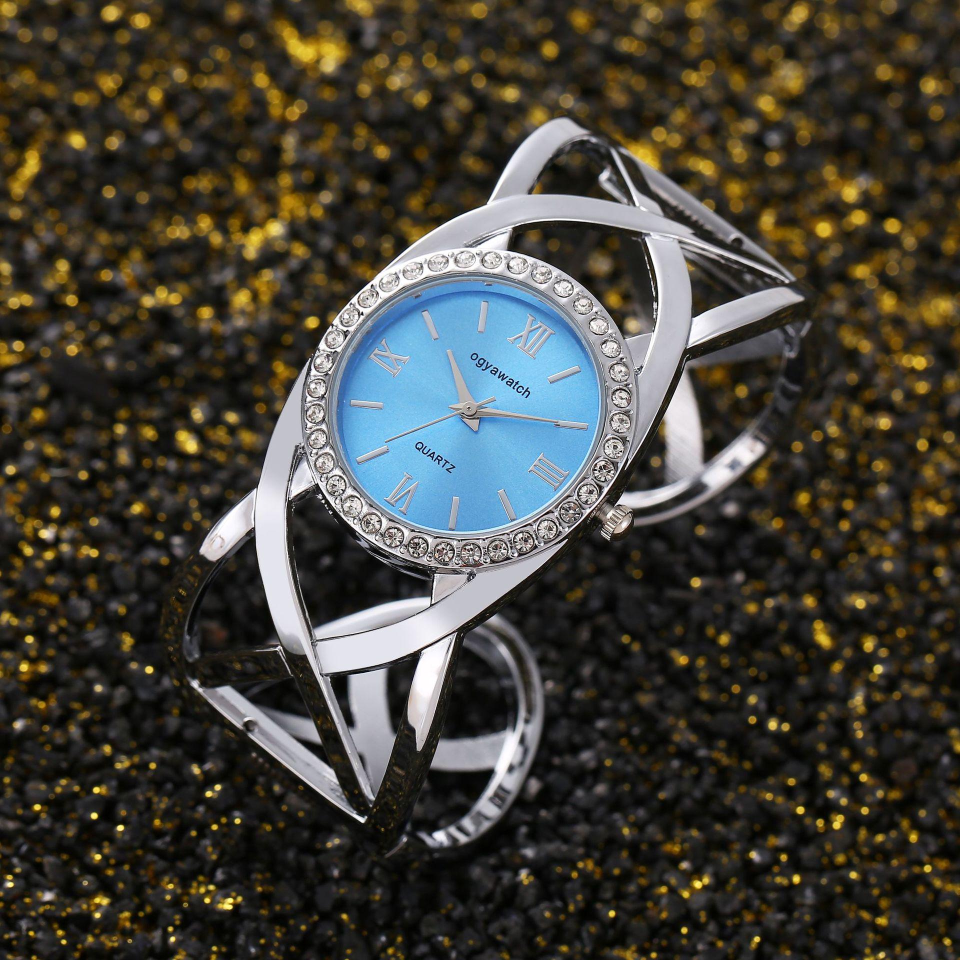 

Ретро Пересекающиеся Линии Круглый Циферблат Нишевые Браслетные Часы синий/серебряный