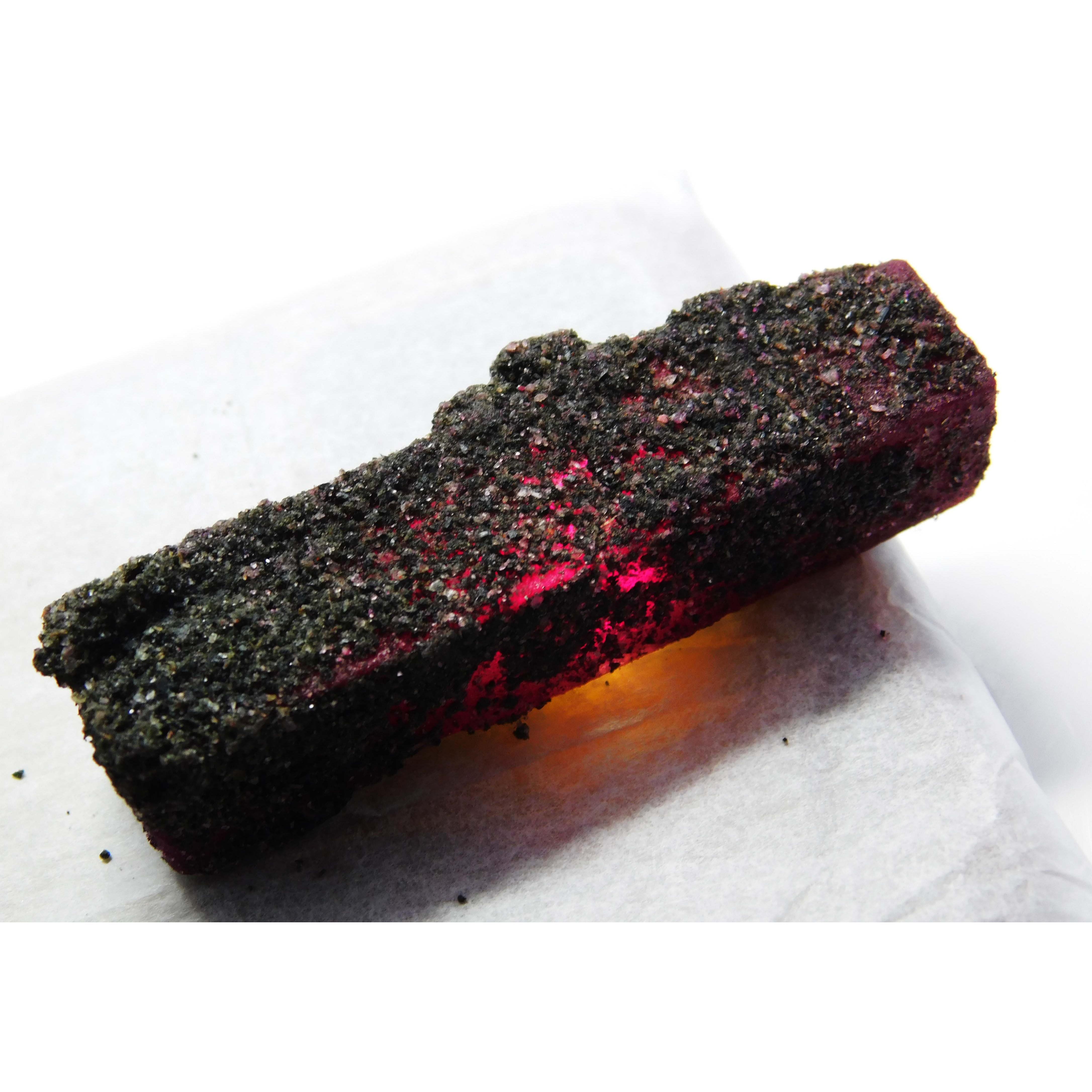 

139.57 Ct Natural Red Ruby CERTIFIED Uncut Rough Loose Gemstones A-2194 57.9 mm червоний