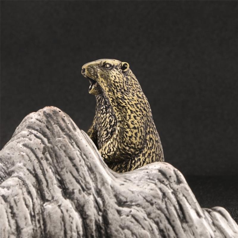 Classical Metal Groundhog Sculpture Detailed Animal Figurine For Living Room Study Shelf Antique Home Accent Decors