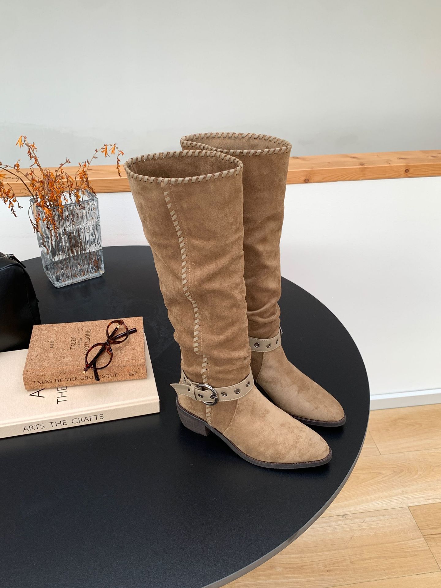 

2025 ретро ботинки с острым носком женские новые на толстом каблуке ковбойские ботинки для путешествий в западном стиле универсальные, но до колена женские 39