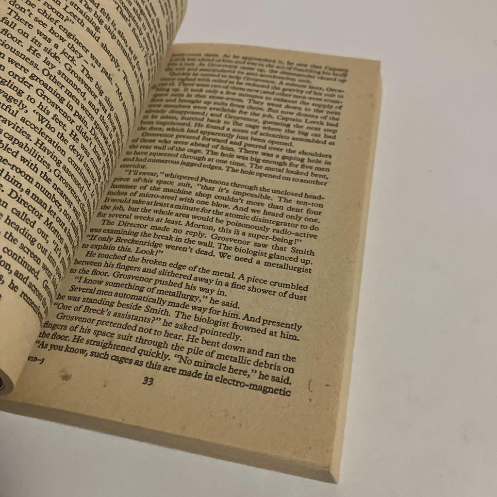 [USED] English Version: The Adventures of the Space Beagle by A.E. Van Vogt