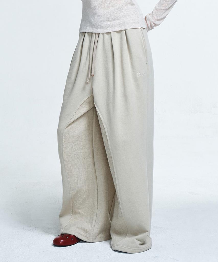 DEINET Reverse Cut Sweatpants In Beige