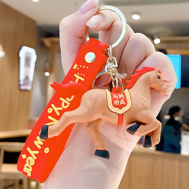 

Мультяшный кулон-брелок в виде лошади по знаку зодиака, резиновая лошадь, год лошади, автомобильный брелок, безделушка, подвеска для сумки, аксессуары для года, подарки