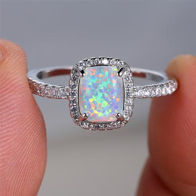Süßer weiblicher weißer Feueropal Stein Verlobungsring Vintage Silberfarbe Hochzeit Für Frauen