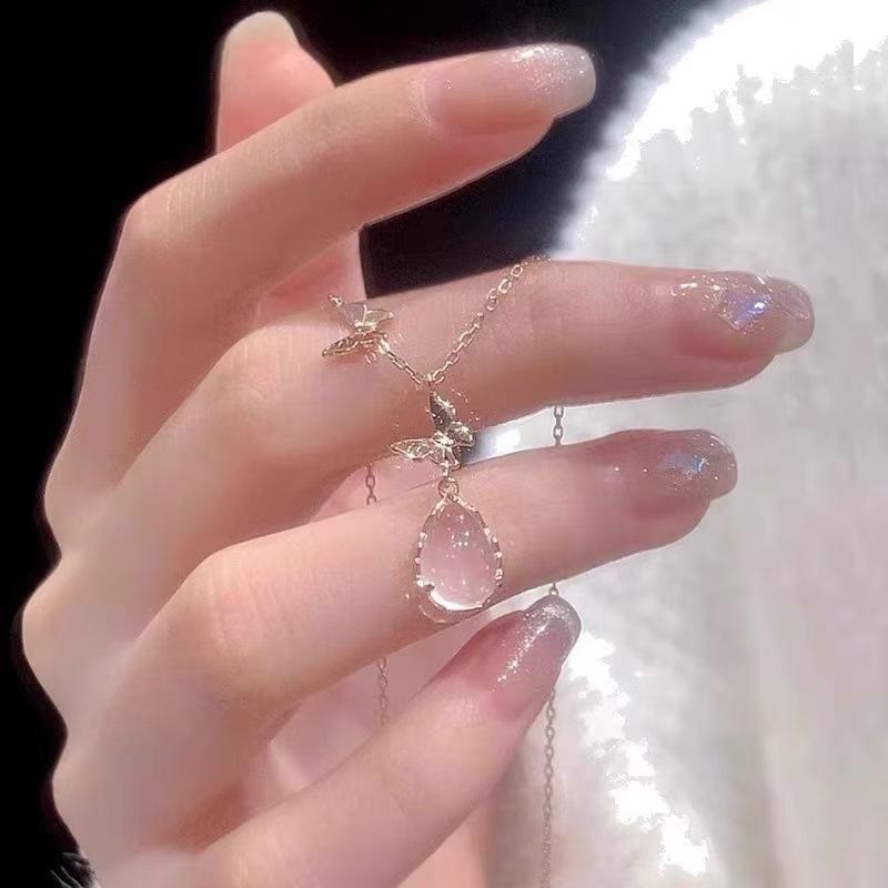 Female Butterfly Pendant Light Luxury Niche Collarbone Necklace