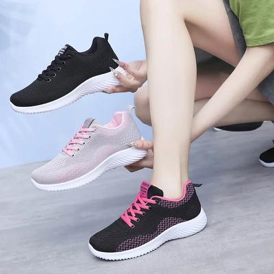 Scarpe casual alla moda per donna primavera/estate 2024 nuove scarpe da corsa con suola morbida e traspirante in rete per esterni scarpe con suola spessa per donna