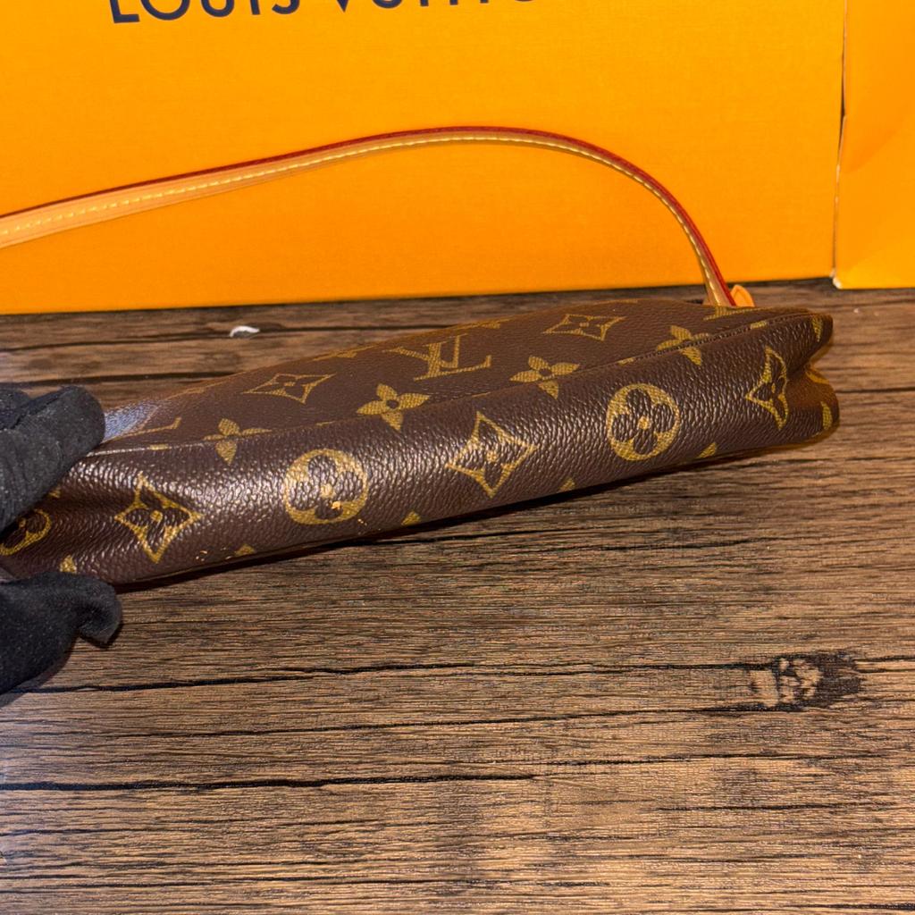 [Pre-Owned] Pochette Monogram Zip Closure PVC Handbag - Excellent #WYBF09