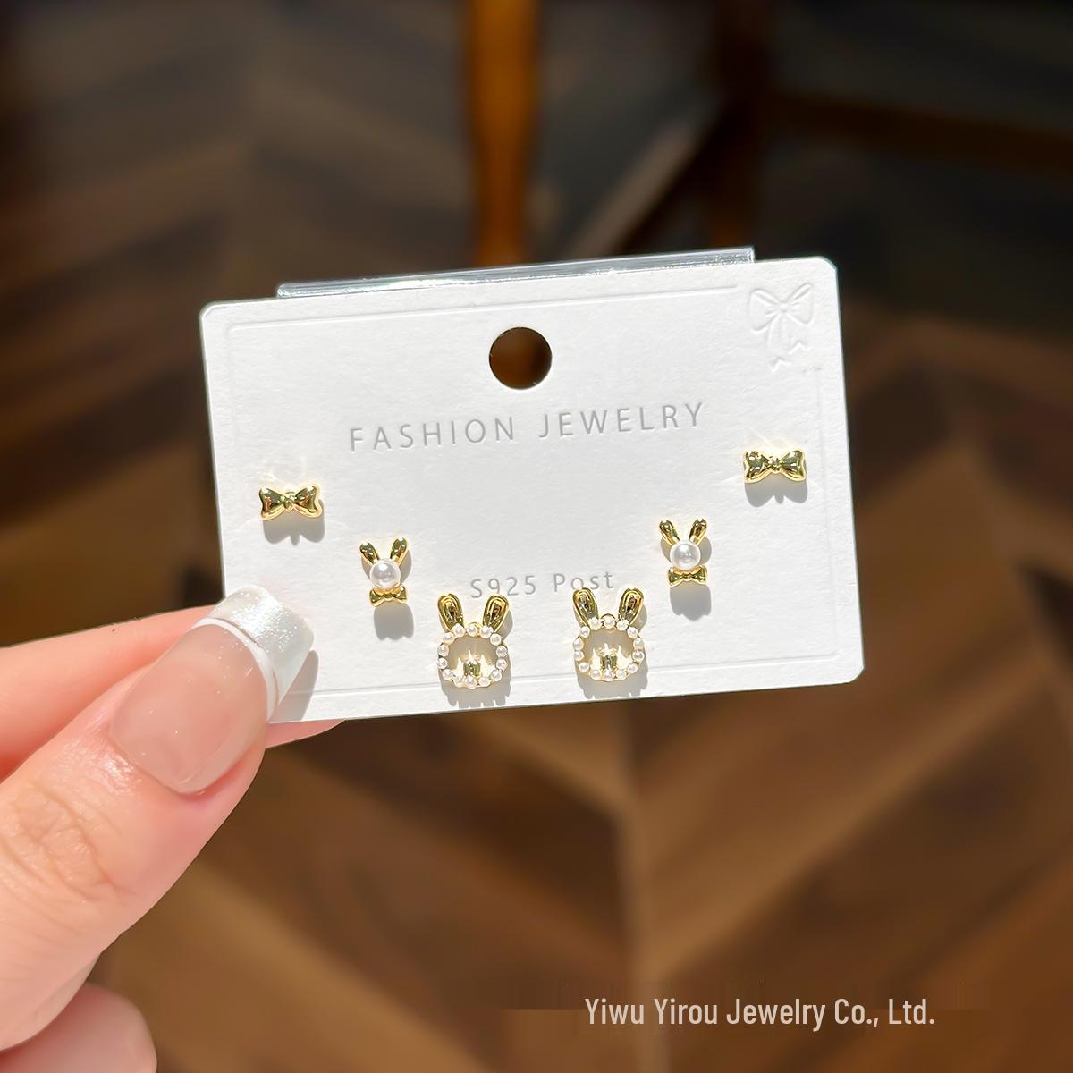 

Compact S925 Silver Bow Stud Earrings for Women - Simple, Versatile, Celebrity-Inspired Cold Style Jewelry