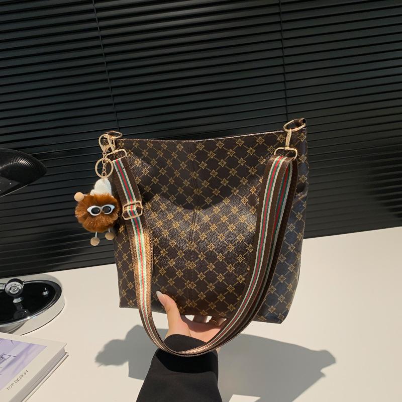 

Ретро и красивая сумка через плечо большой емкости летняя новая модная повседневная простая модная ручная сумка-ведро with pendant