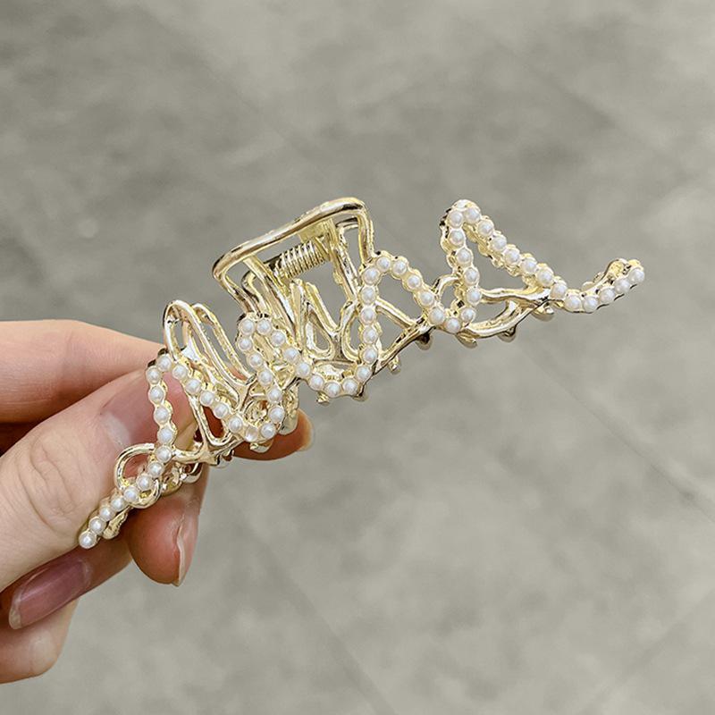 Shark Clip 2022: Fashionable Butterfly Hair Claw, Elegant Large Floral Design for Ponytail and Back of Head Styling