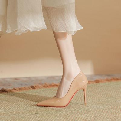 Talons hauts femmes talons fins sexy bouche légère tempérament chaussures simples femmes printemps et été tête pointue simple nude petite fragrance haut de gamme