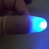 Sagit LED-Fingerlichtringe, leuchtende Finger, blinkende Nahaufnahme, Fingertrick