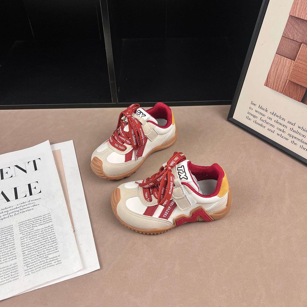 2026 Vår/Höst Andningsbara Halkfria Sportskor för Pojkar & Flickor - Snygga, Mångsidiga Anti-Spark Sneakers för Studenter