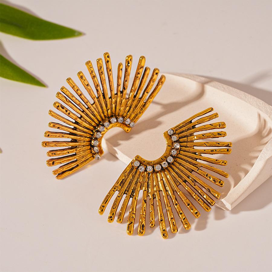 Old-fashioned metal feeling diamond-encrusted half-edge sunflower silver needle earrings temperament earrings