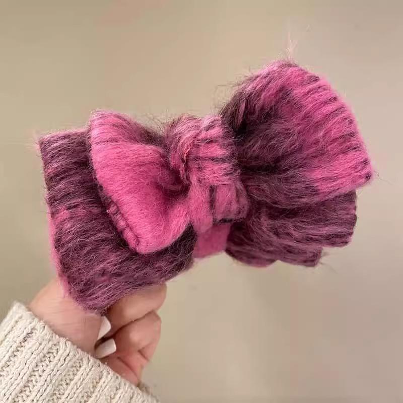 Заколка-бантик в корейском стиле ретро с бархатным покрытием – универсальный аксессуар для волос.