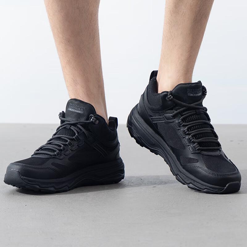 Skechers Men's Lightweight Cushioned Running Shoes