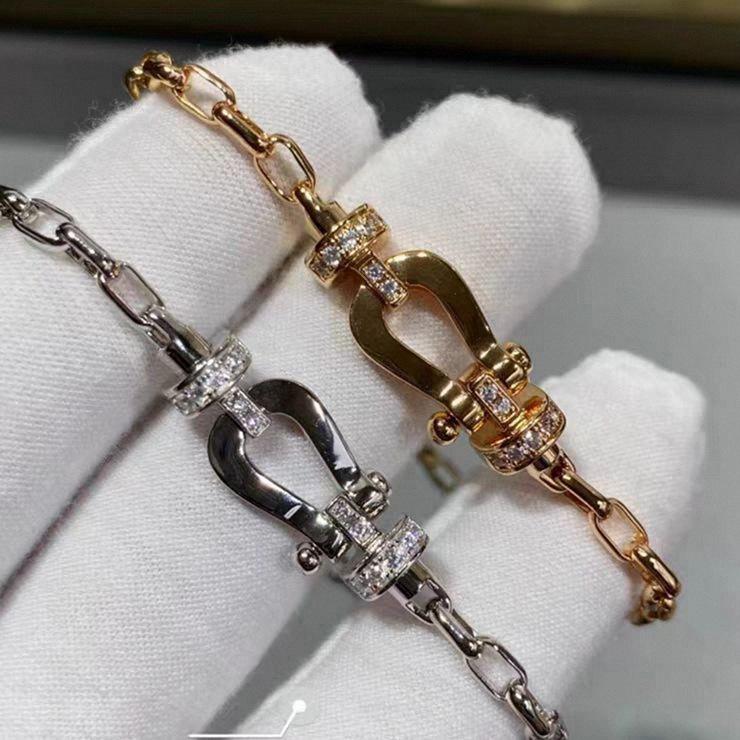 

Women s Light Luxury Horseshoe Buckle Bracelet, 18K Rose Gold-Plated, Korean Style Jewelry Birthday Gift