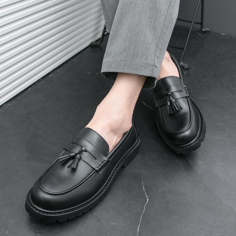 Fashion 38-46 Thick soled casual men's Slip on shoes Trendy tassel design style Fashion party and nightclub Hairstylist work shoes