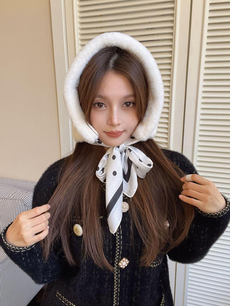 Exquisite Women's Korean Style Plush Scarf - Versatile Neck Warmer for Autumn and Winter