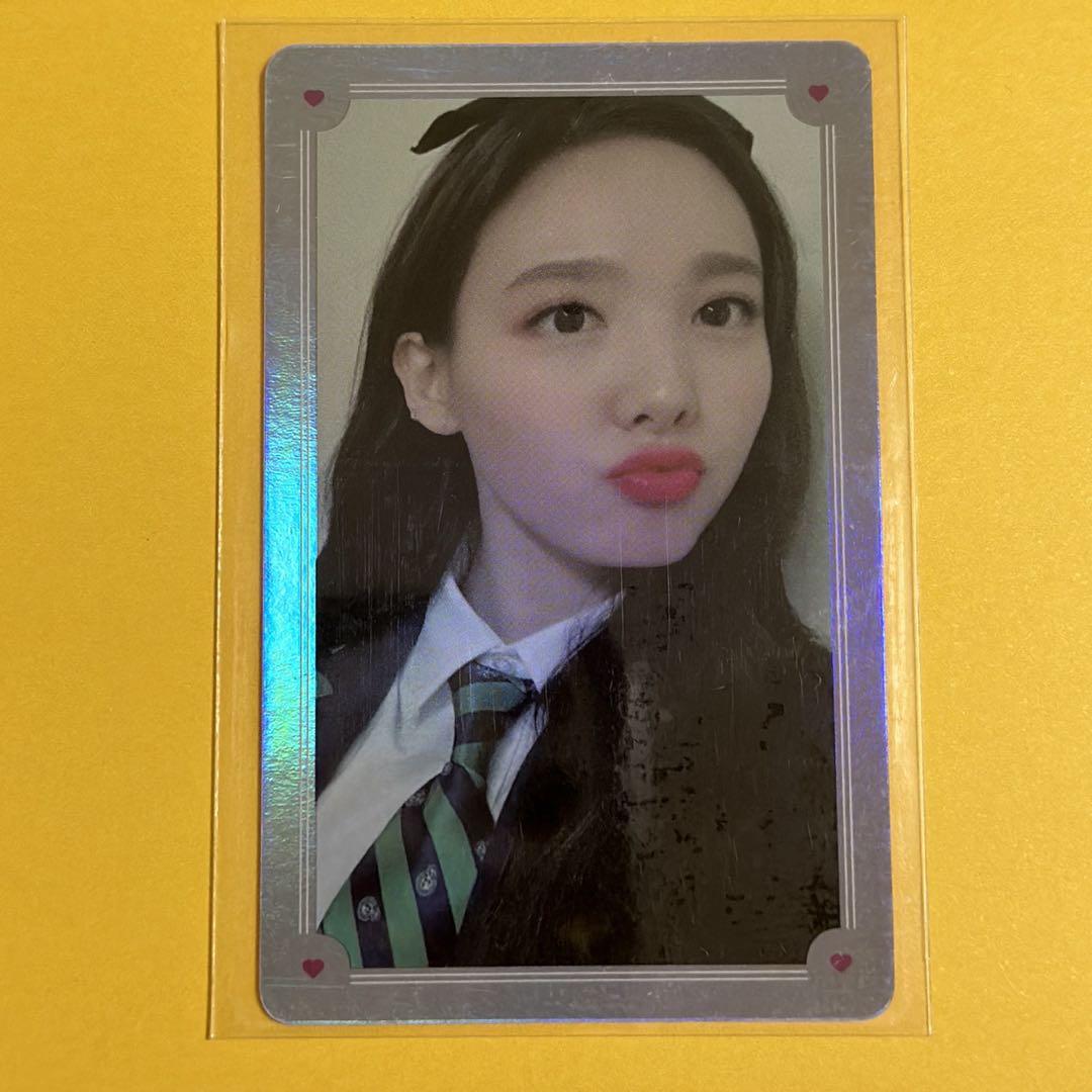 

[USED] TWICE Nayeon TWICE TV 2018 Is Love Enclosed Trading Card