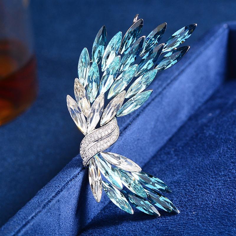 Elegant Anti-Gloss Gradient Swan Brooch Corsage Women's Commuter Jack Accessory Diamond Rhinestone Plating for Wedding Gifts