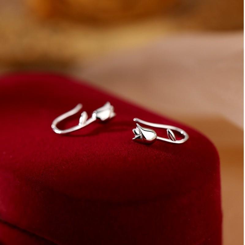2024 Trend: Silver Needle Tulip Light Luxury Stud Earrings for Women – Comfortable for Sleeping