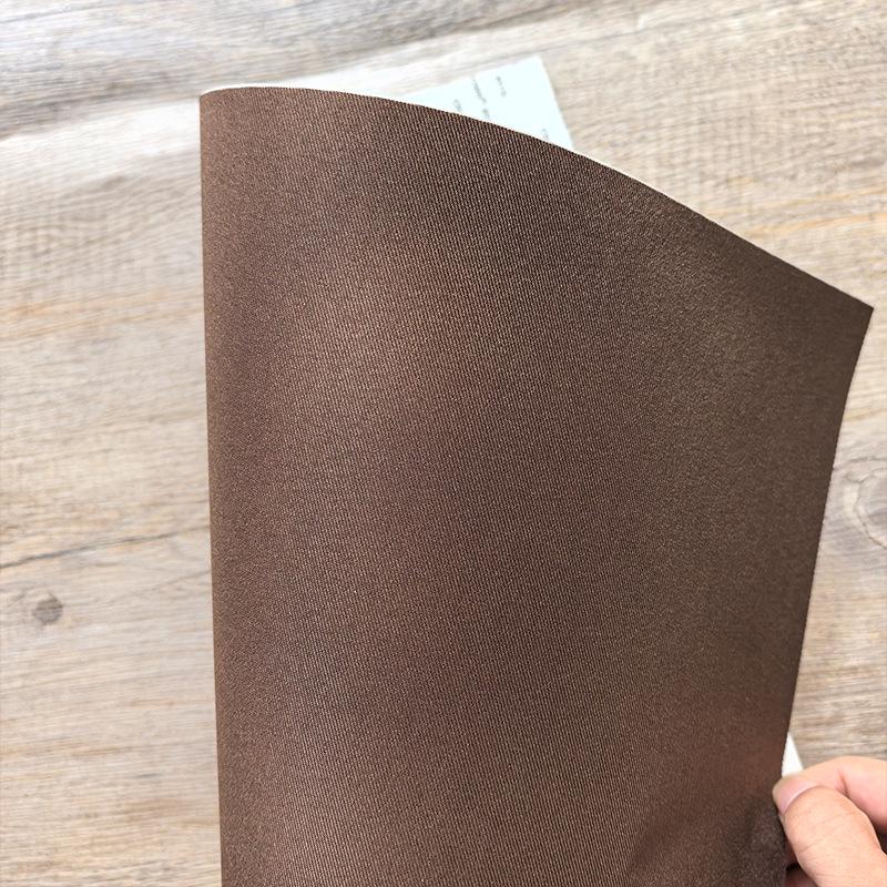 Samolepicí látkové záplaty na opravu pro renovaci pohovky, stěny, oděvů a závěsů.