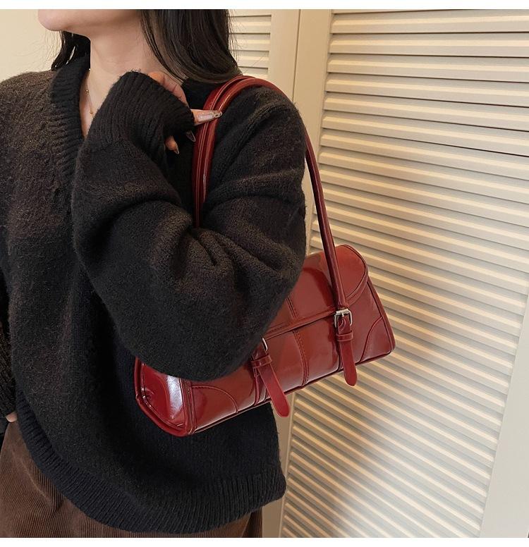 1Pc Oil Wax Leather Underarm Bag Women's High-end Niche Design Shoulder Bag Large Capacity Versatile Long Baguette Commuter Women's Bag