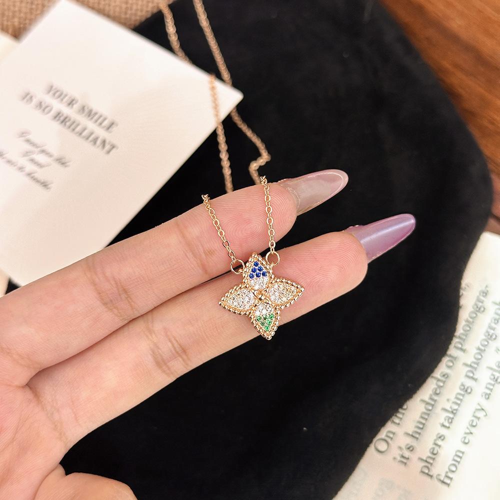 Douyin Explosive Seiko Full Diamond Four-leaf Petal Pendant Necklace Design Fashionable Collarbone Chain