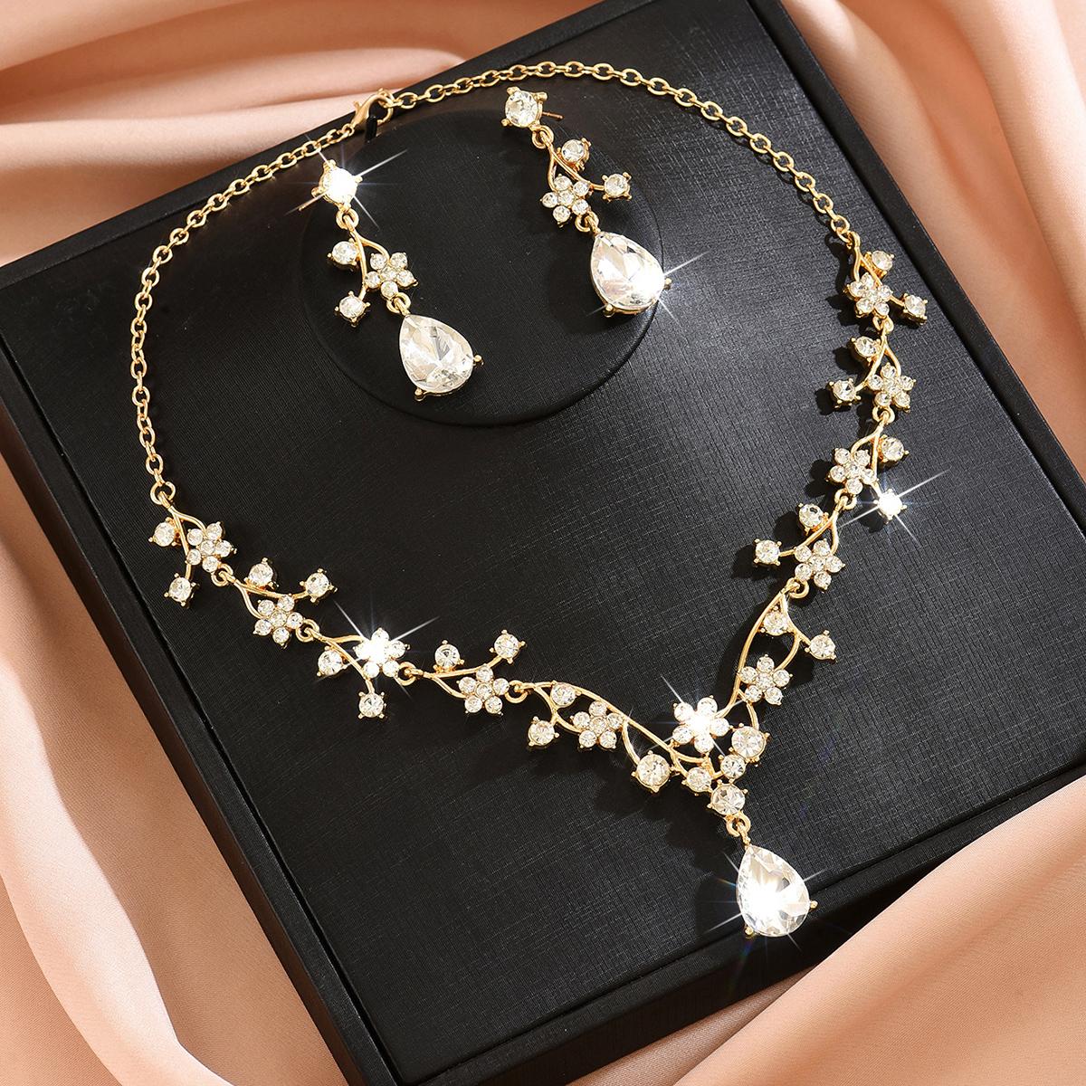Korean Version Sweet and Lovely Romantic Necklace Earring Two-piece Set Suitable for Taking Wedding Photos and Parties