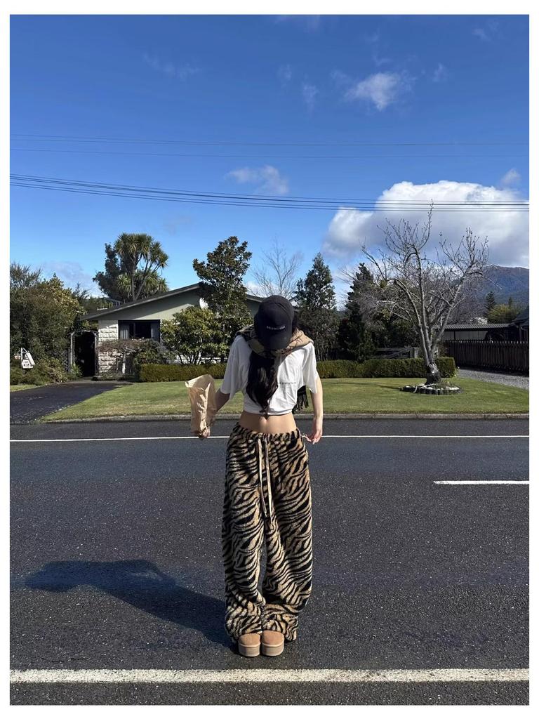 Korean INS Style Women's Soft Tiger Stripe Sweatpants - Cozy Winter Wear for Indoors & Outdoors