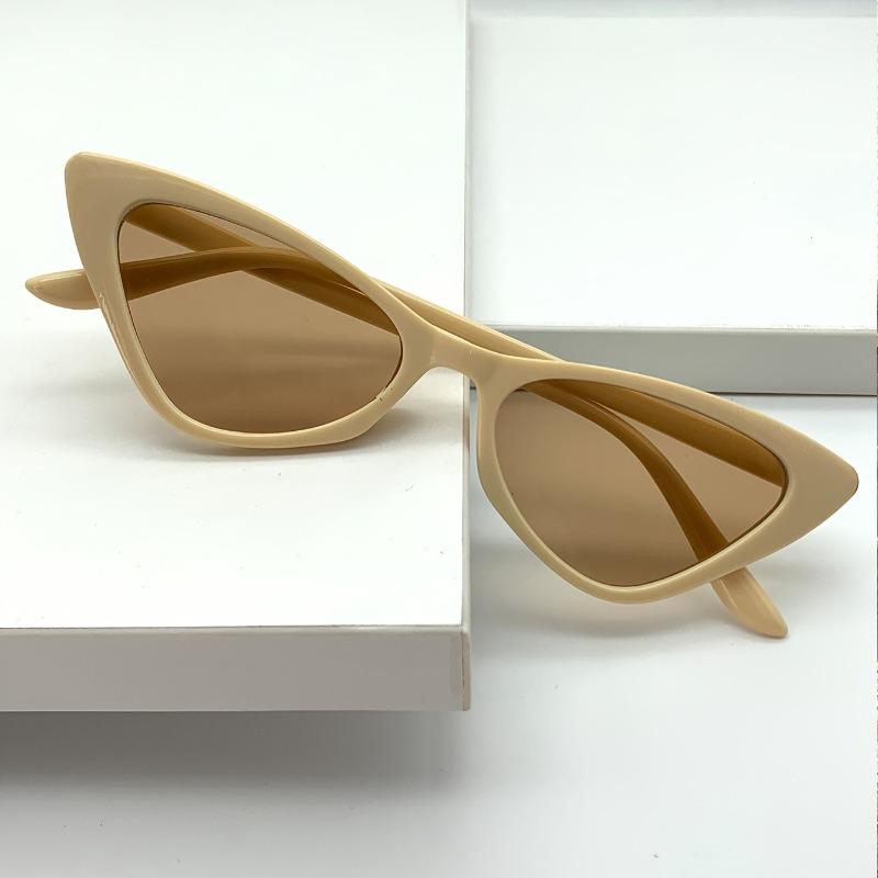 1pc Chic Women's Cat Eye Fashion Glasses  Anti-Reflective PC Lenses Durable Plastic Hinges Fashion Accessory for Casual Attire