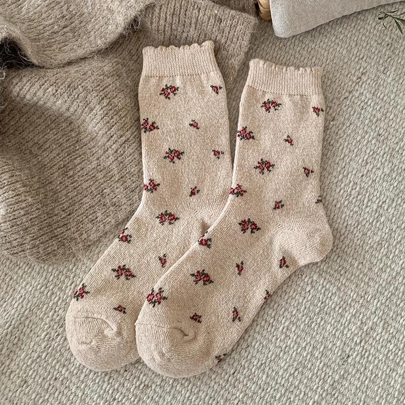 

Casual Novelties Sweet Long Ladies Flower Socks Comfort Cute Women Socks Thick New Retro Fashion Korean Style Wool Warm Socks One Size бежевый