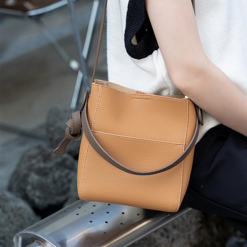 Original Cowhide Leather Woman Tote Bag Wide Strap Solid Color Commuter Crossbody Bag Large Capacity Bucket Luxury Brand Bag