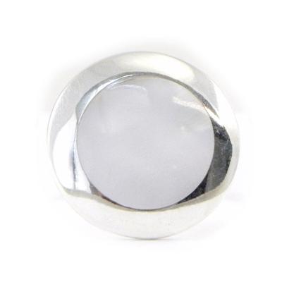 Srebrny pierścionek z macicą perłową „Mądrość”.