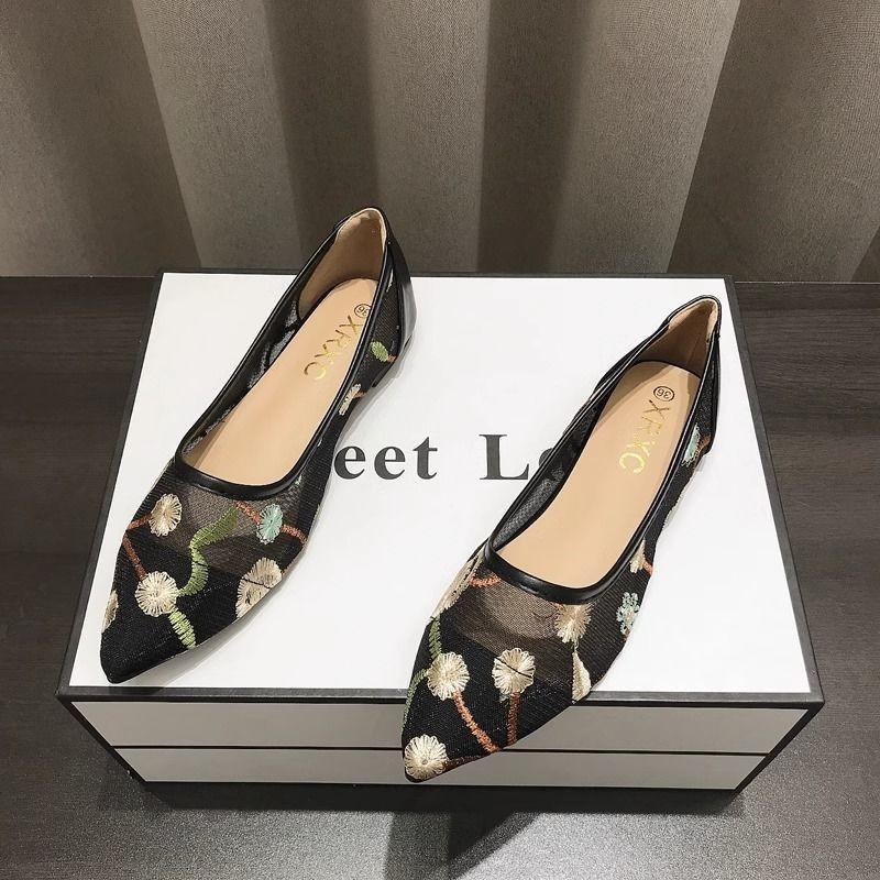 

2025 autumn new new Chinese women s shoes lace breathable mesh yarn bag head single shoes embroidery casual pointed flat sole single shoes 40 чорний