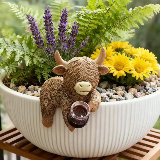 Drinking Highland Cow Figurine Holding Wine Beer Cup Highland Cattle Statue Resin Animal Sculpture Outdoor Garden Flower Pot Hugger Ornament