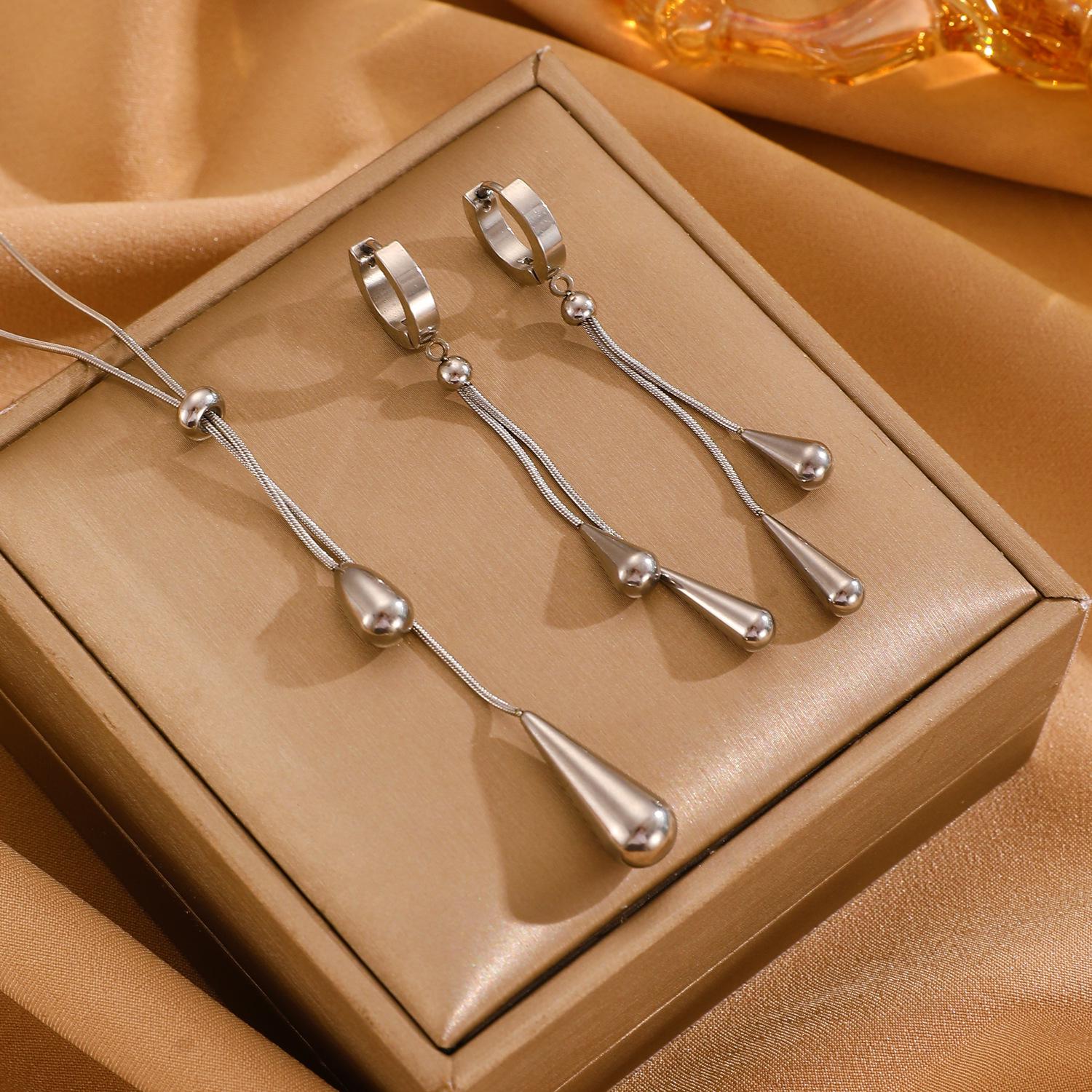 

Європейський та американський розкішний набір намиста та сережок з китицями у формі краплі води - Ювелірні вироби з нержавіючої сталі високого класу