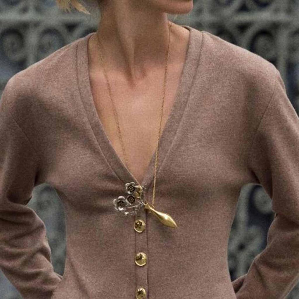 Exaggerated Floral Vase Pendant Necklace with Alloy Collarbone Chain