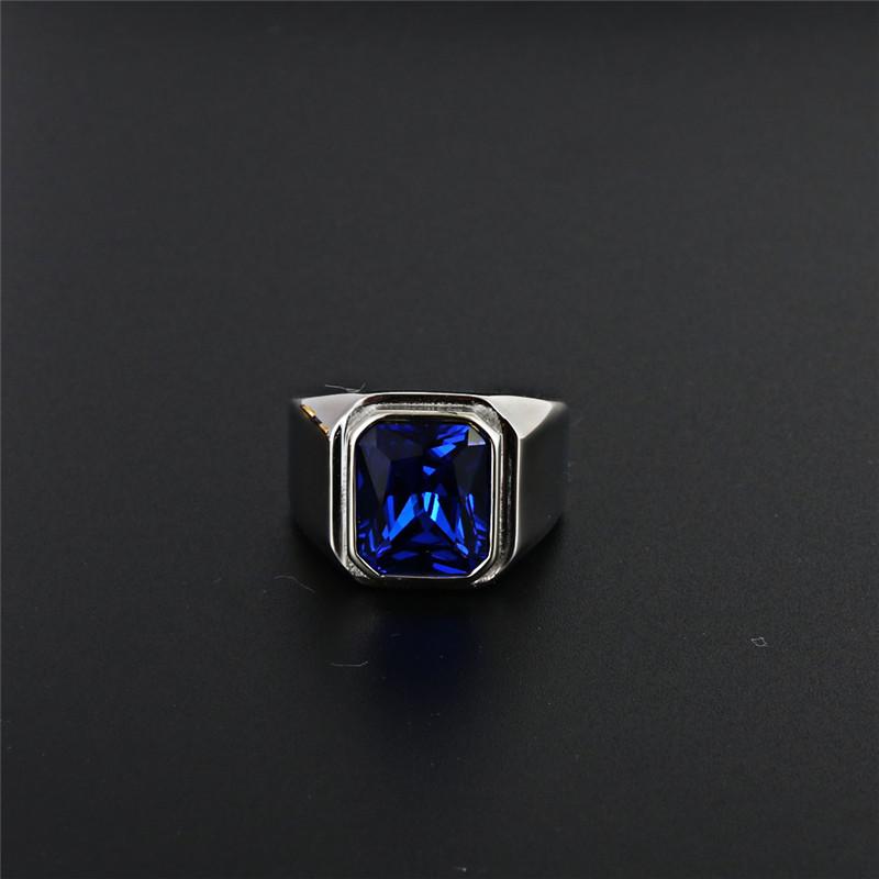 

Кольцо из титановой стали с квадратным камнем - красный и черный сапфир в стиле панк-рок Size 9