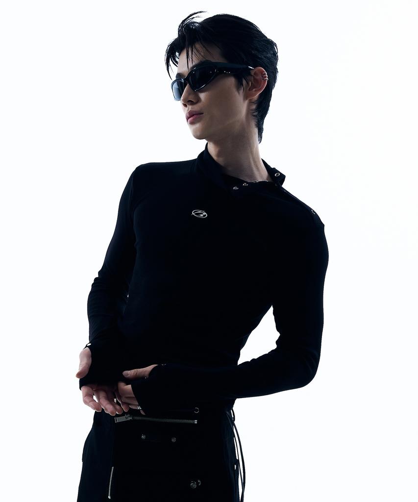 MORE THAN BLACK Logo Pola Snap Warmer Sleeve