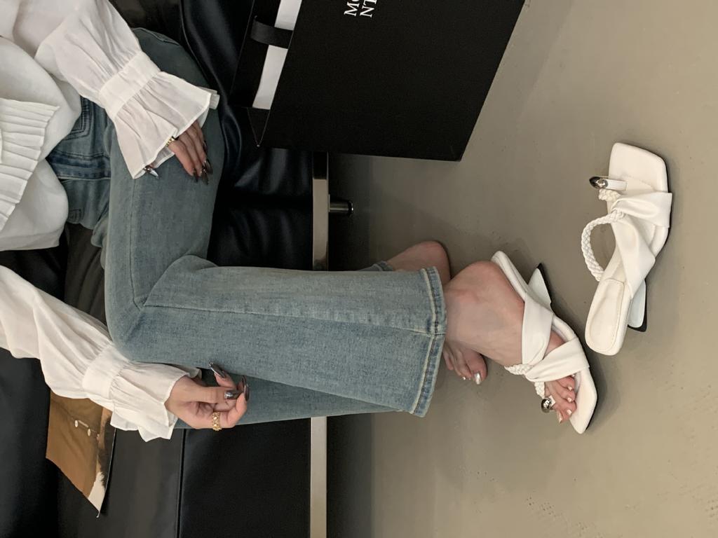 2025 Spring and Autumn New Fashion Versatile Cool Slippers Women Wear French Small Sandals with Stiletto